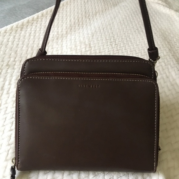 3/$30 Nine West Faux Leather Wallet Purse - Picture 2 of 4